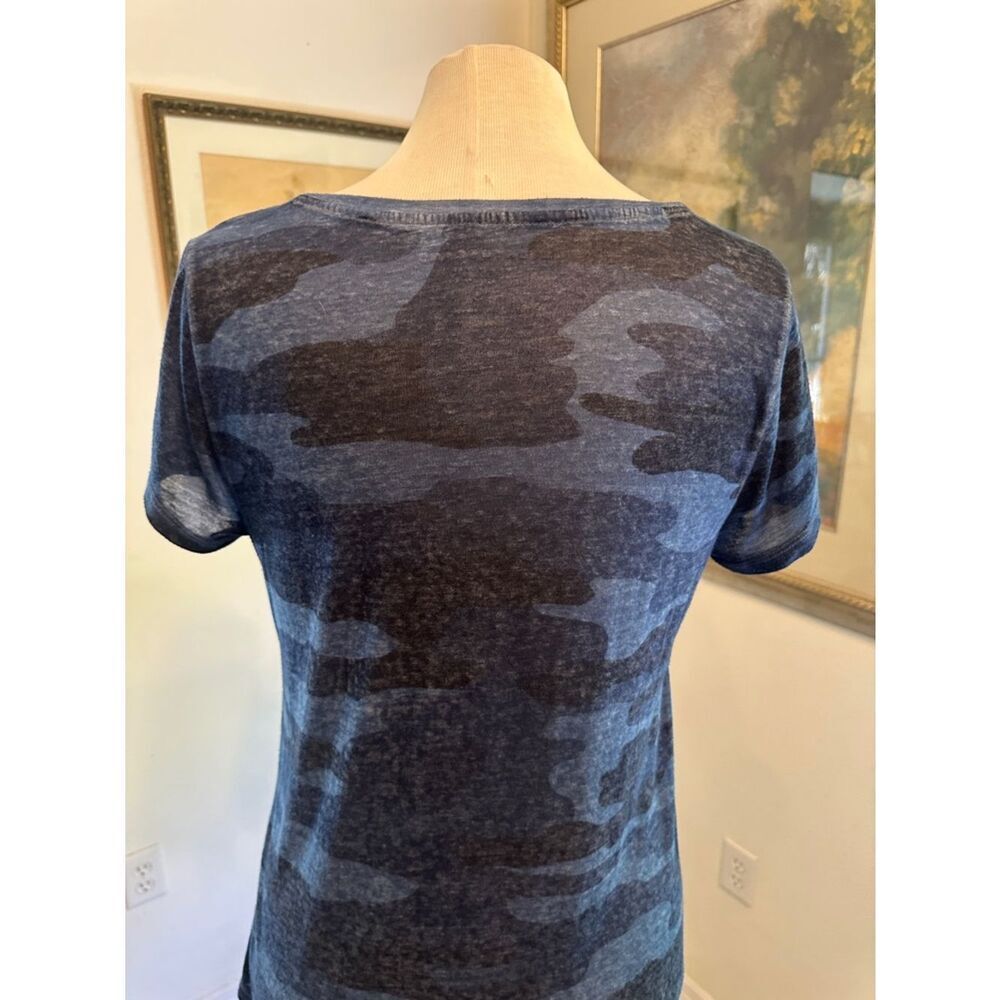 Lucky Brand Distressed Cotton Blue Camo V-Neck Women's Top Size Small - Picture 6 of 8